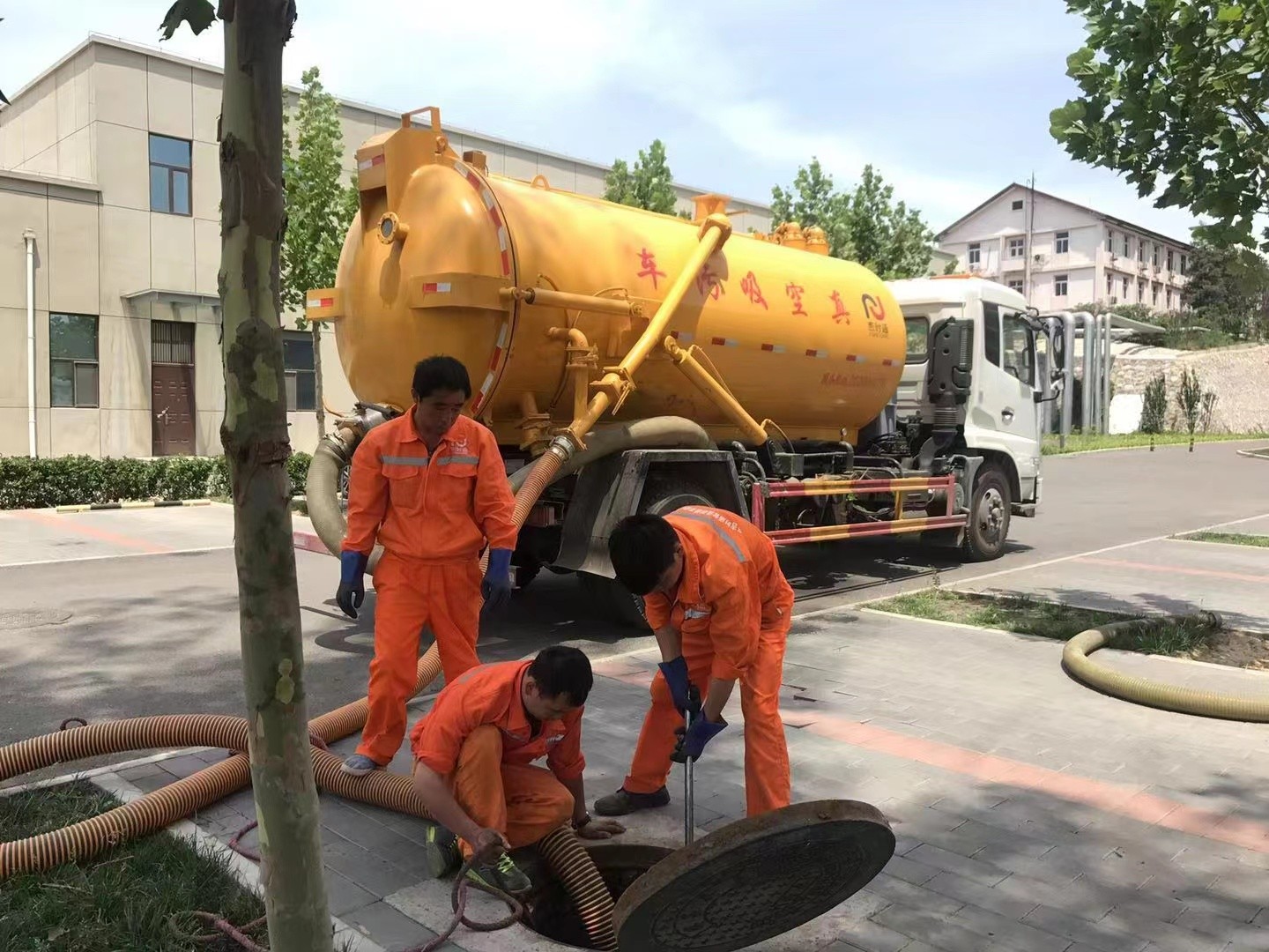 浑源化粪池清理与5-8吨吸粪车施工效率分析
